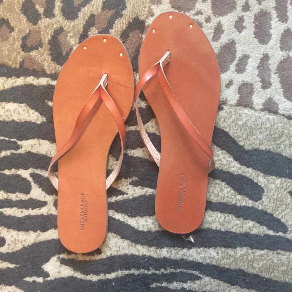American Eagle flip flops
